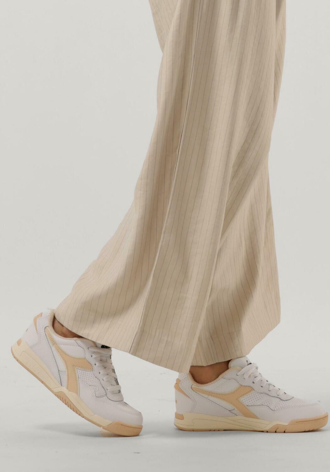 Wei&szlig;e DIADORA Sneaker Low WINNER - large