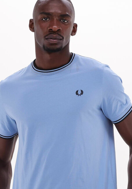 Hellblau FRED PERRY T-shirt TWIN TIPPED T-SHIRT - large
