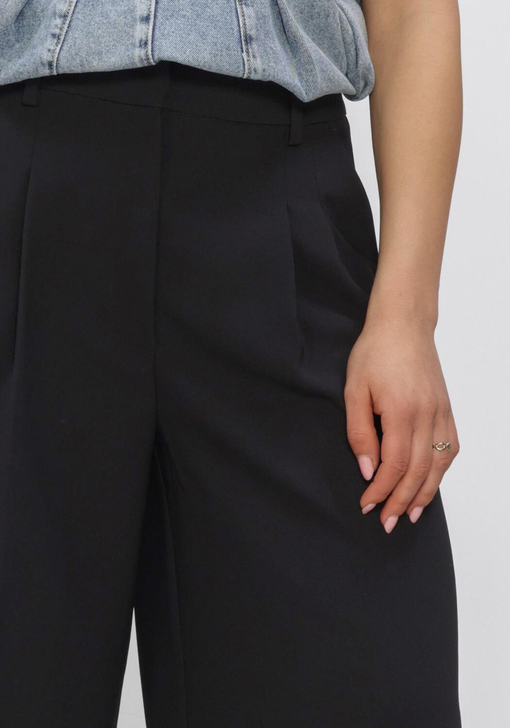 Schwarze SECOND FEMALE Hosen FLORE BERMUDA - large