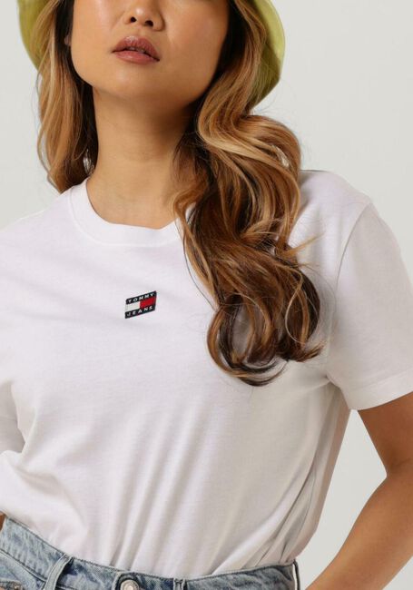 Weiße TOMMY JEANS T-shirt TWJ CLS XS BADGE TEE - large