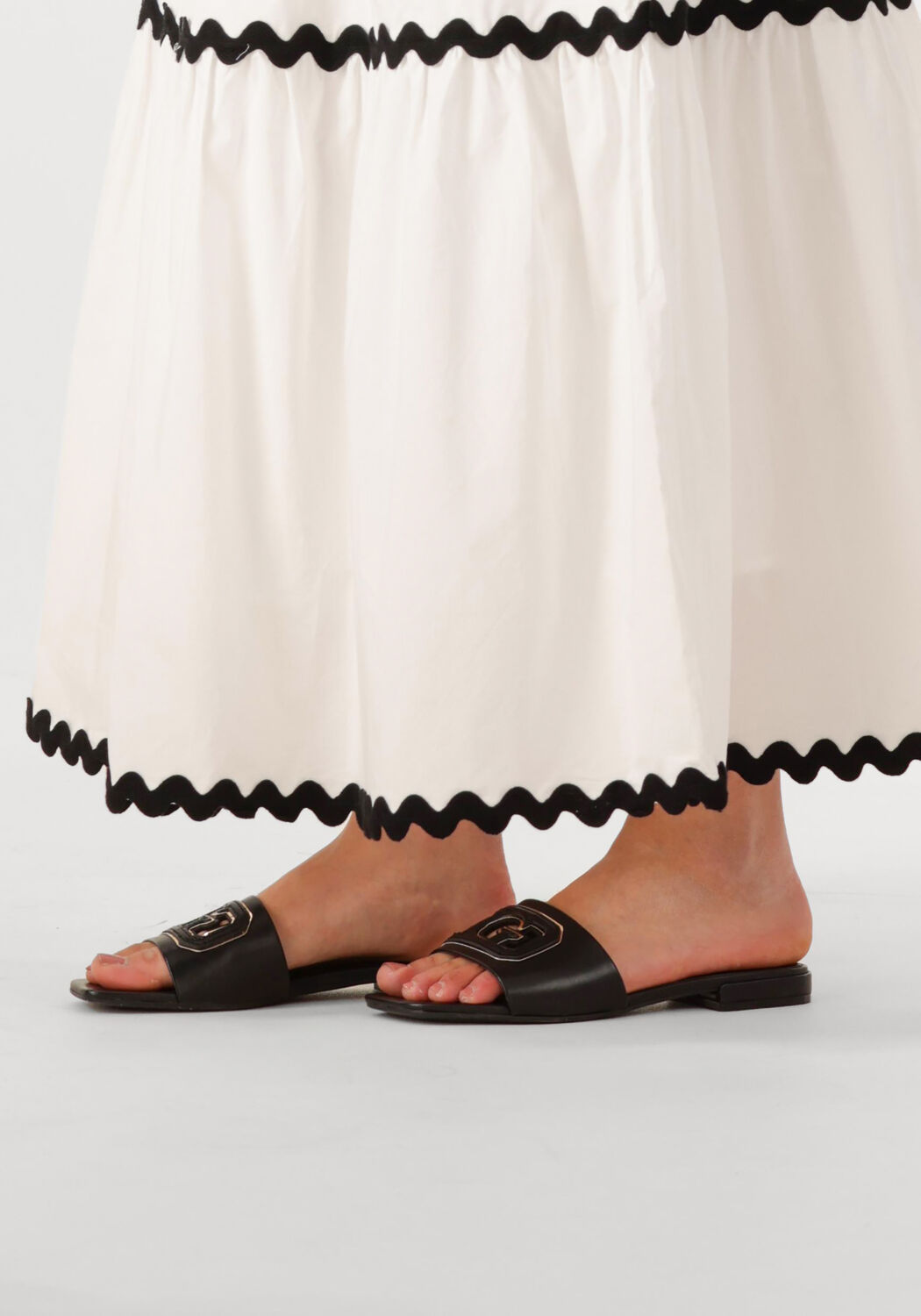 Schwarze GUESS Pantolette TARISHA - large