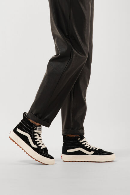 Schwarze VANS Sneaker High UA SK8-HI MTE WOMAN - large