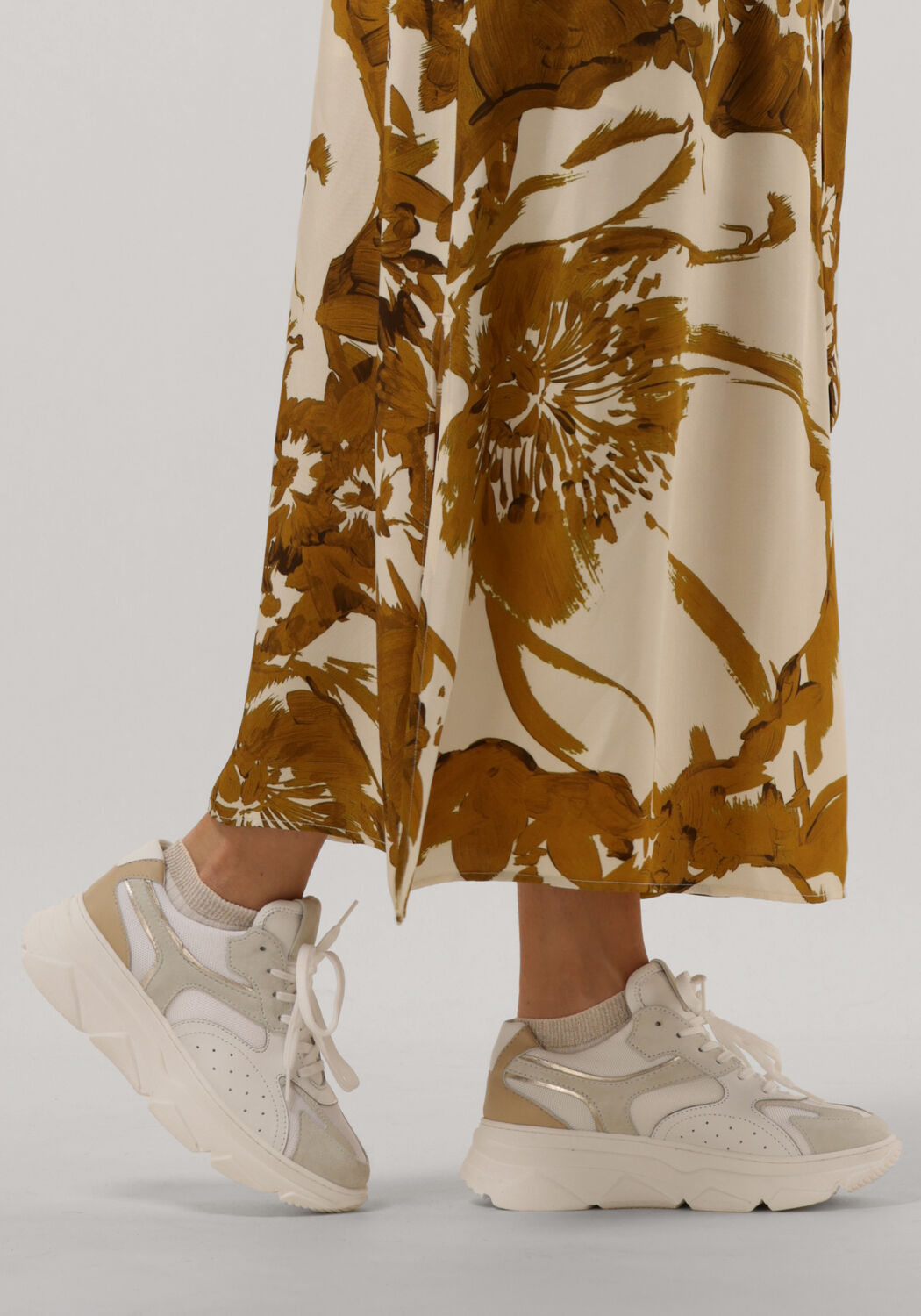 Wei&szlig;e NOTRE-V Sneaker Low 06-60 - large