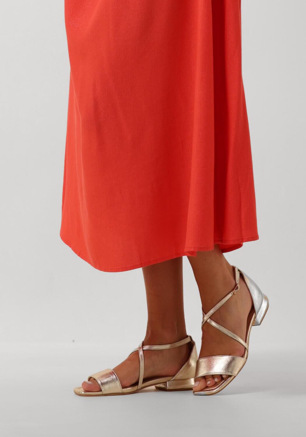 Goldfarbene OMODA Flache Sandalen KARLY06 - large