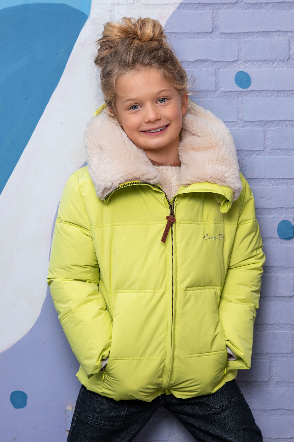 Gelbe LIKE FLO Wattierte Jack AMAYA FLO GIRLS SHORT FANCY HOODED JACKET - large