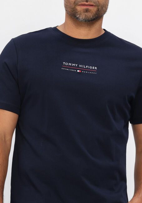 Dunkelblau TOMMY HILFIGER T-shirt BRAND LOVE LOCKUP TEE - large