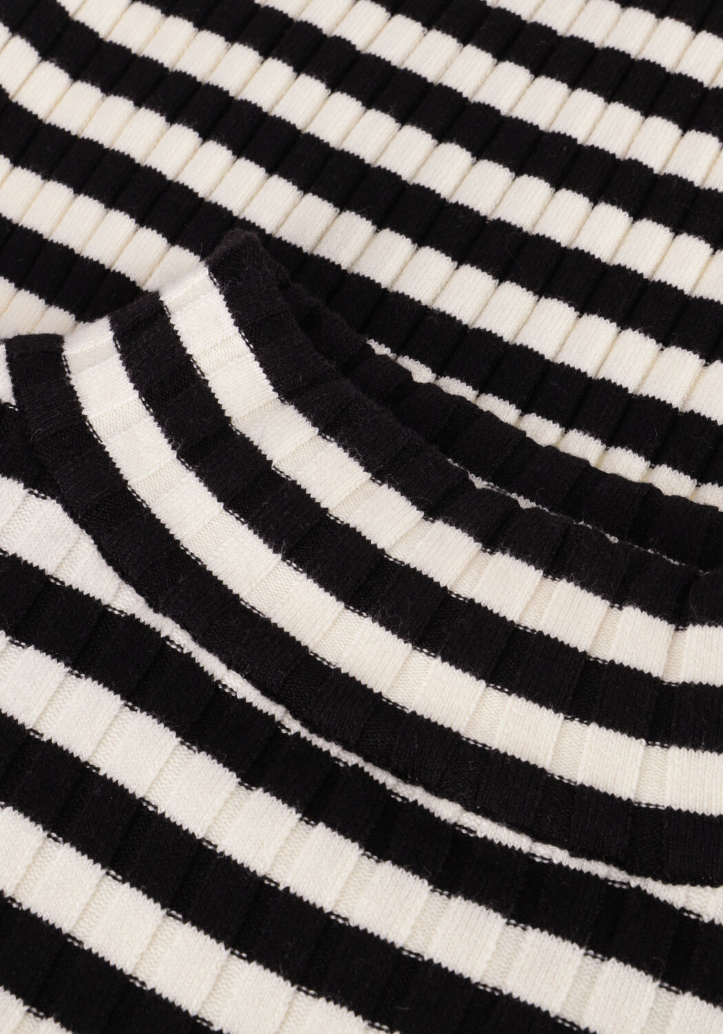 Wei&szlig;e EDITED Tops & T-shirts JANNICE JUMPER - large