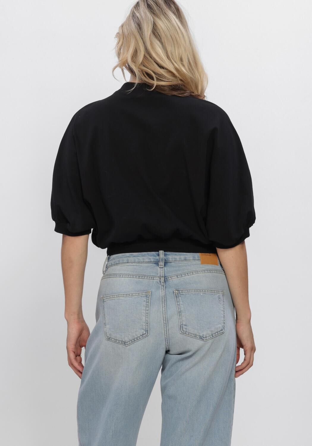 Schwarze ANOTHER LABEL Blusen ALAMICE T-SHIRT S/S - large