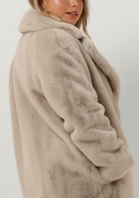 Ecru STAND STUDIO Fake-Fur-Jack CAMILLE COCOON COAT - large