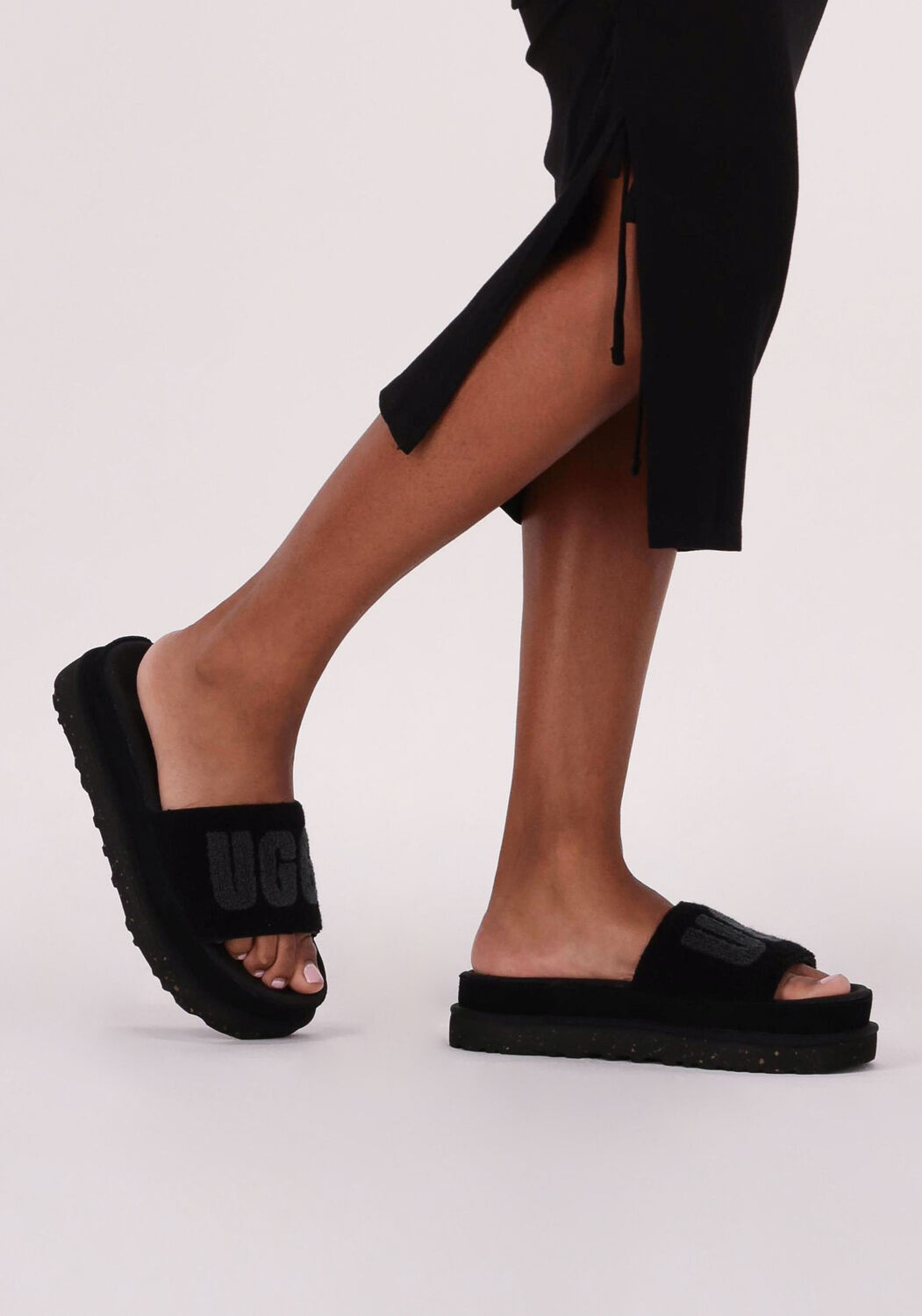 Schwarze UGG Pantolette W LATON - large