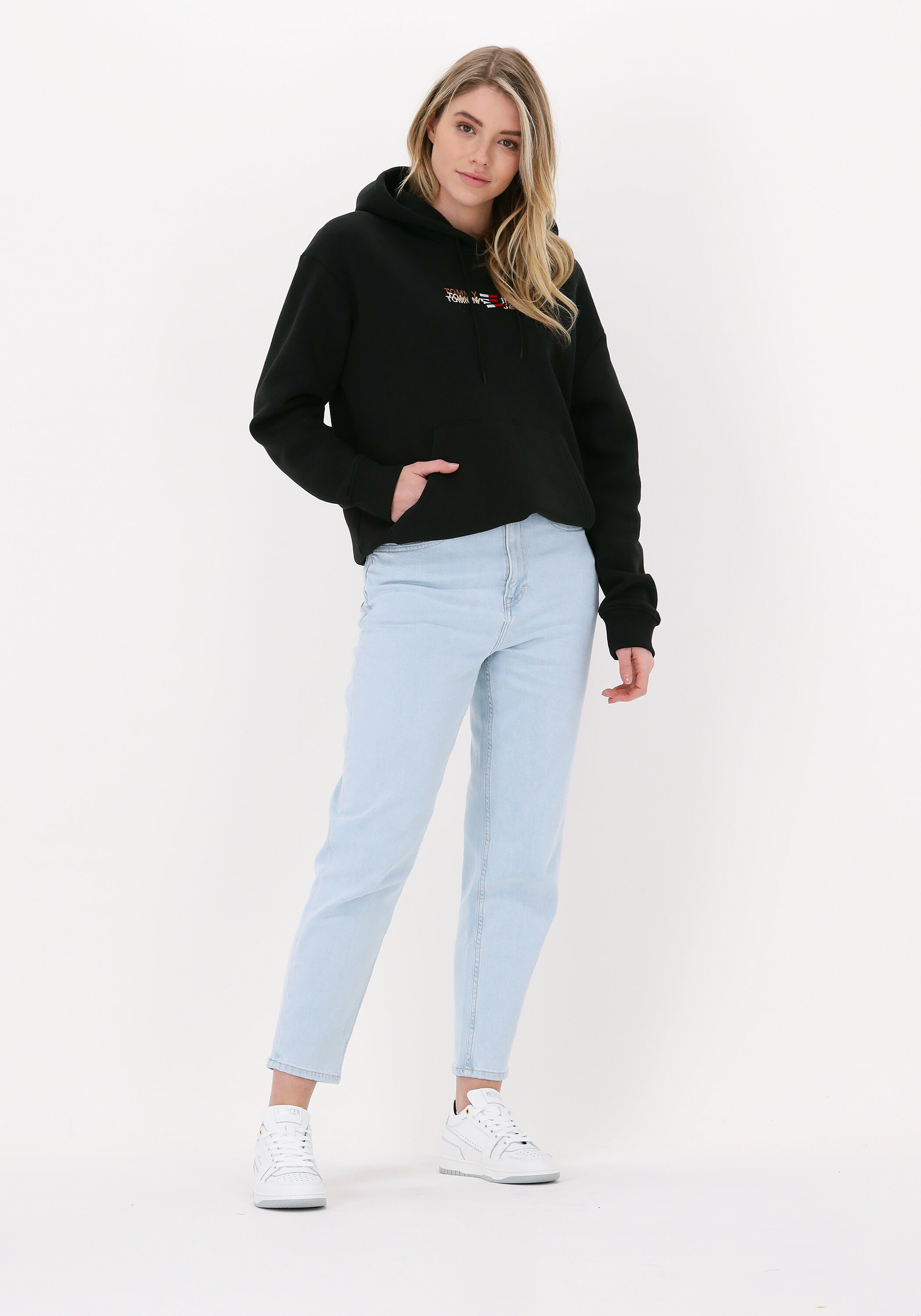 Hellblau TOMMY JEANS Mom jeans MOM JEAN UHR TPRD BF6113 | Omoda