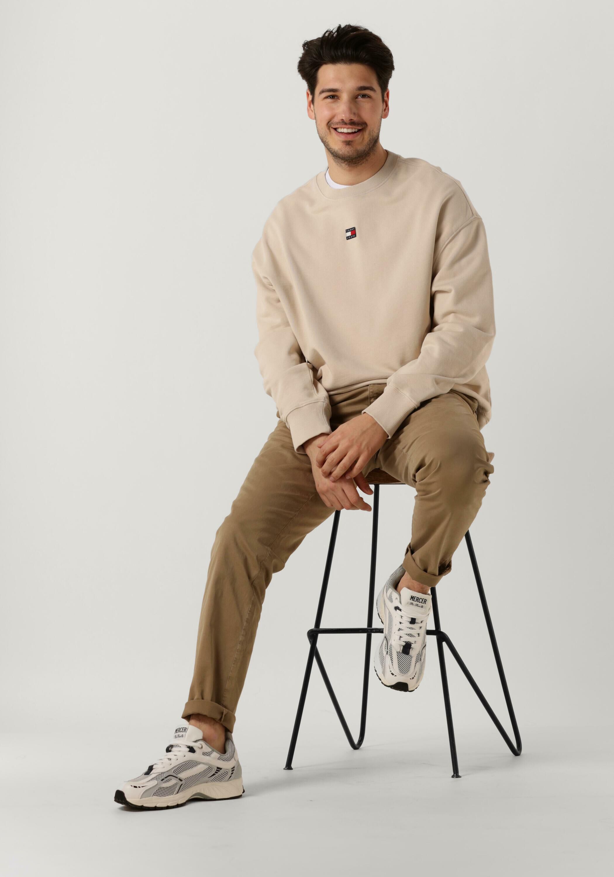 Beige TOMMY JEANS Sweatshirt TJM RLX XS BADGE CREW | Omoda 