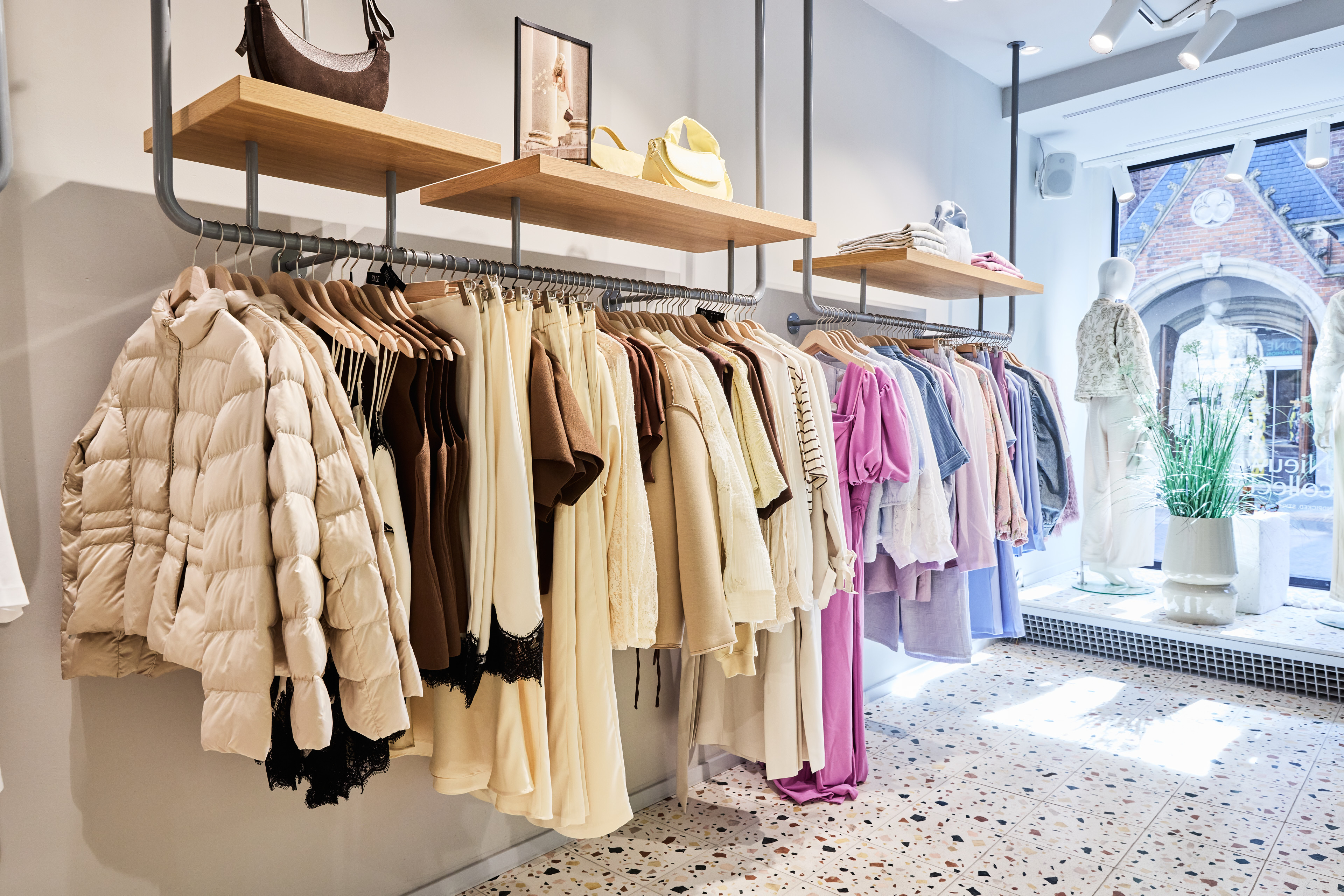Store image 3