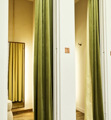 Store image 3