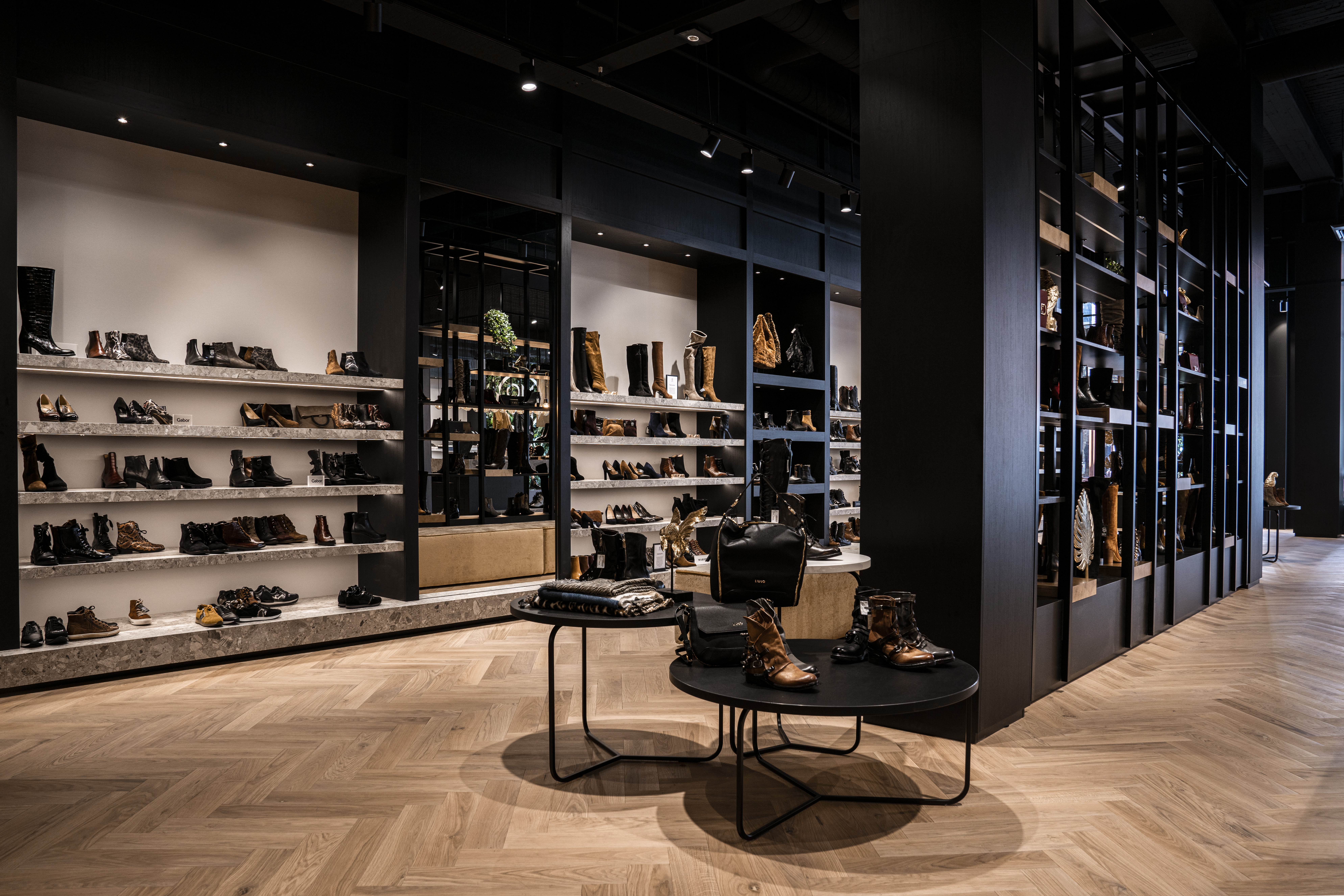 Store image 3