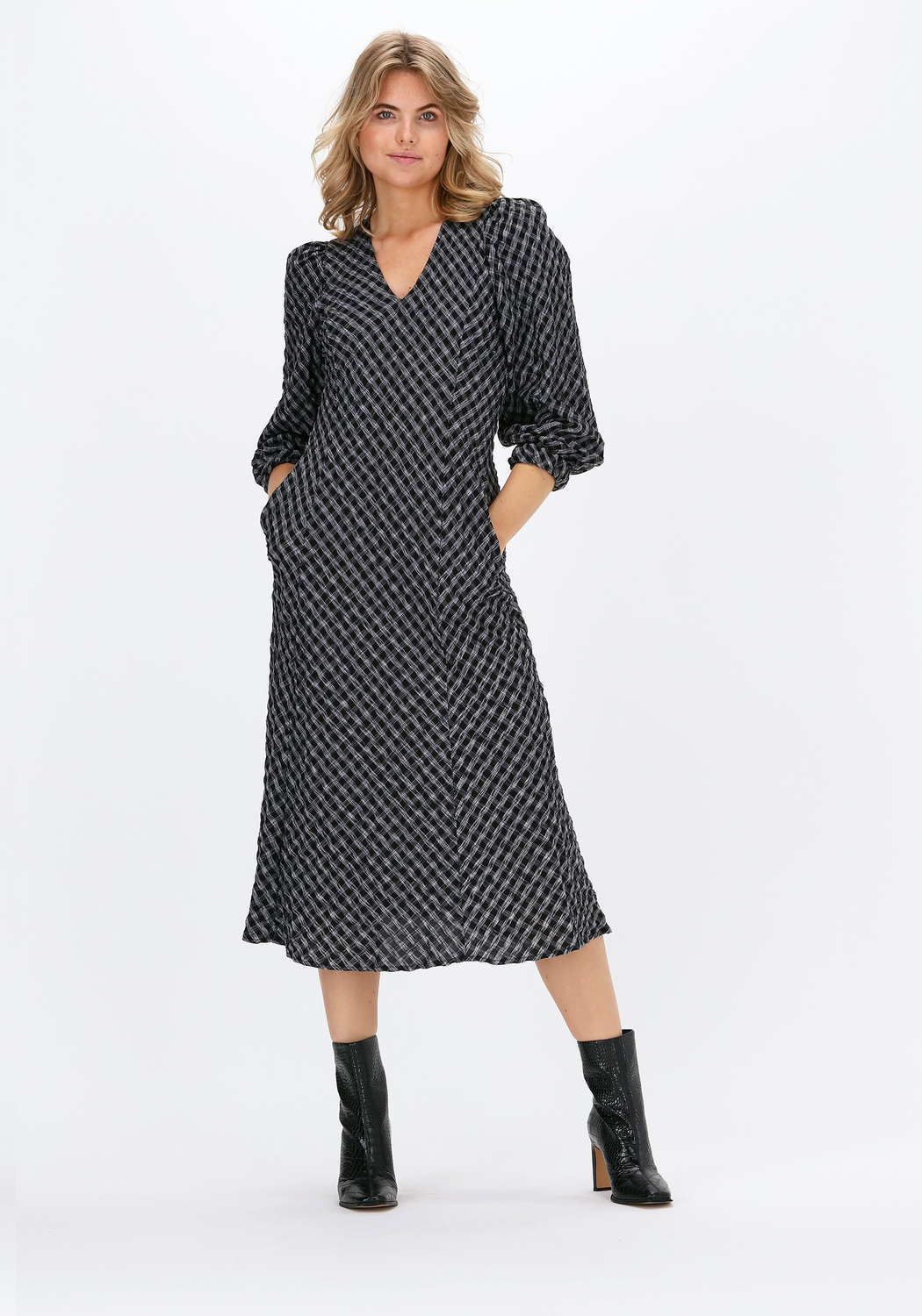 Schwarze LOLLYS LAUNDRY Midikleid LAKE DRESS | Omoda